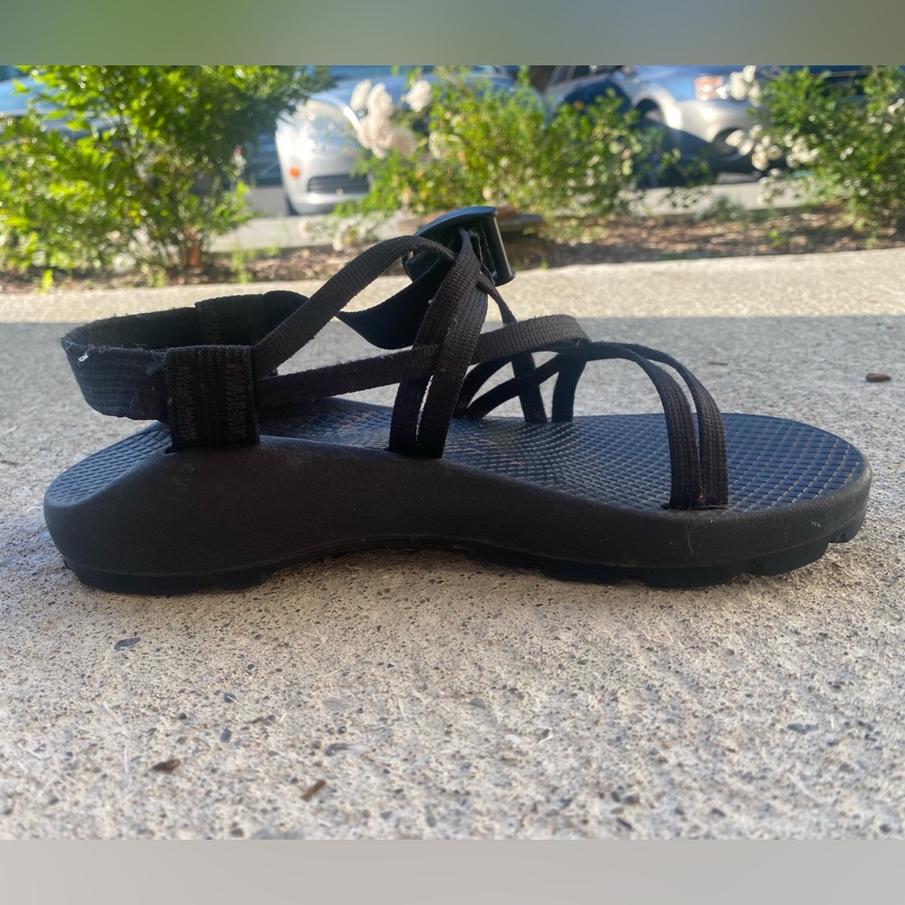 BLACK 8W chacos